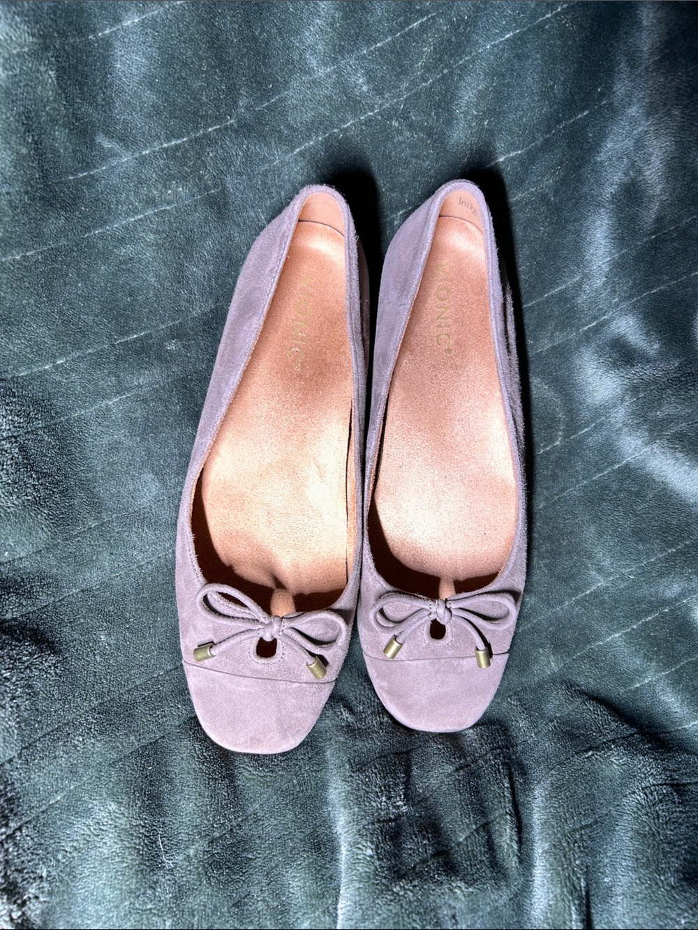 NWOT Women's Vionic Taupe Suede Ballet Flats with Bow